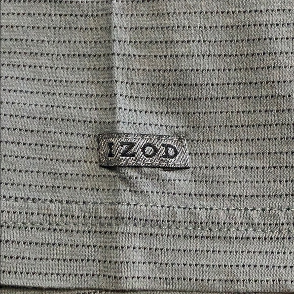 Izod Shirt. EUC. - Picture 7 of 8